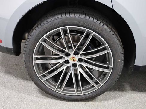 Certified 2026 Porsche Macan image 46