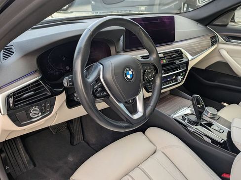 Used 2021 BMW 530i xDrive 530i xDrive w/ Premium Package image 11