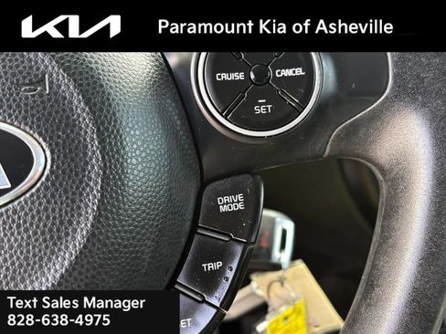 Used 2017 Kia Soul + FWD image 22