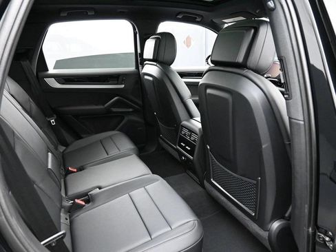 New 2026 Porsche Cayenne Base image 27