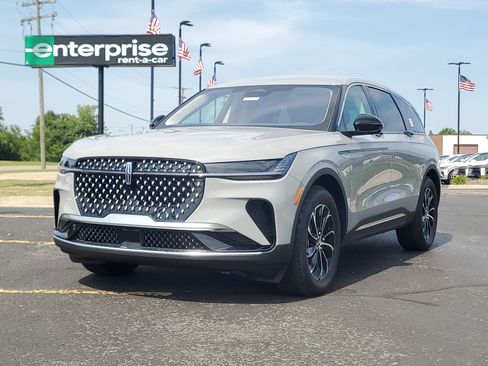 New 2026 Lincoln Nautilus Premier AWD/4WD image 2
