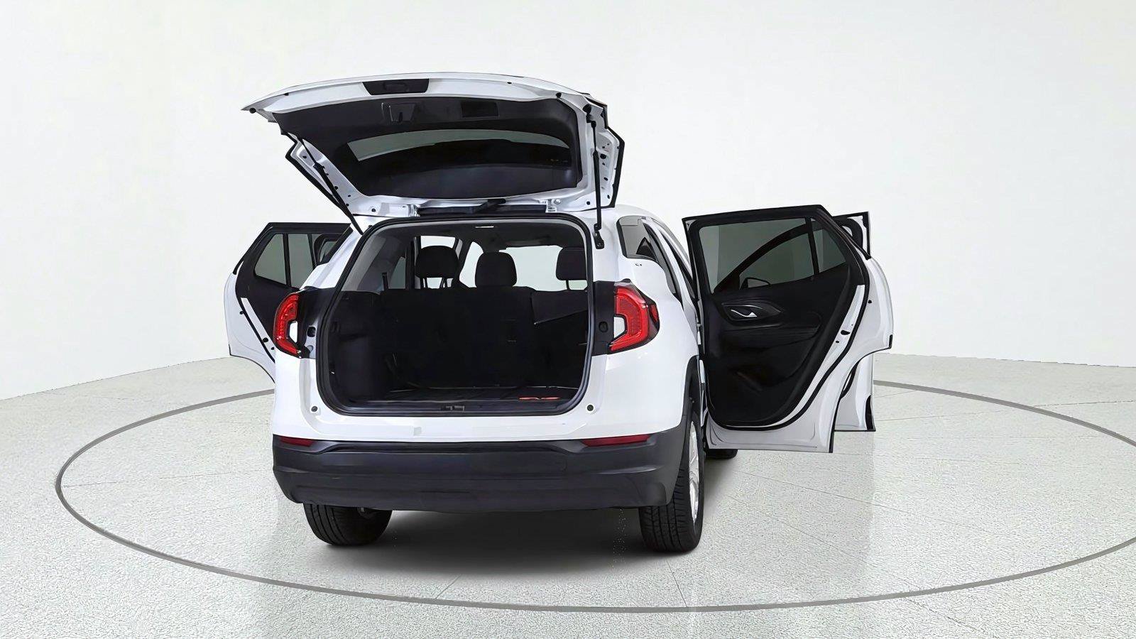 Used 2024 GMC Terrain SLE w/ LPO, Floor Liner Package AWD/4WD image 13