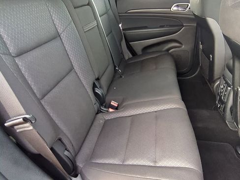 Used 2020 Jeep Grand Cherokee Laredo w/ Security & Convenience Group image 20