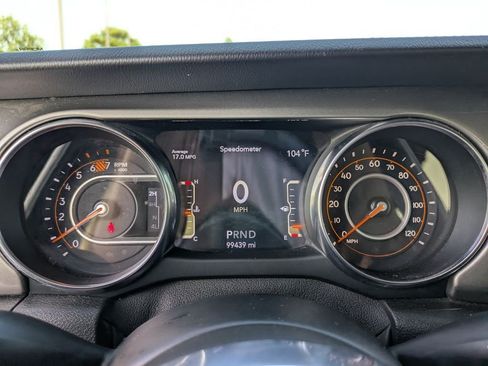 Used 2018 Jeep Wrangler Unlimited Sahara AWD/4WD image 26