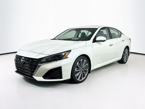 Used 2024 Nissan Altima 2.5 SL FWD image 3