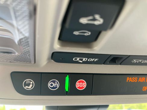 Used 2024 GMC Terrain SLT w/ Tech Package FWD image 24