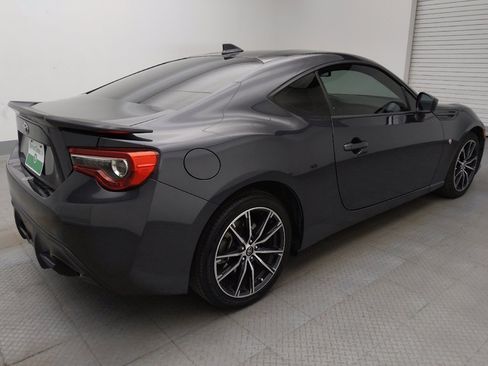 Used 2018 Toyota 86 RWD image 10