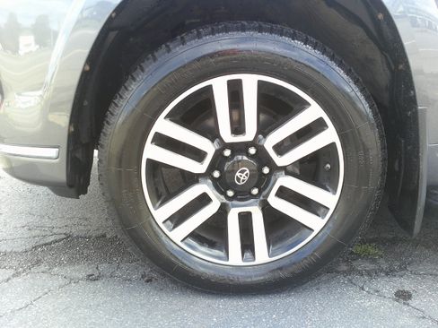 Used 2021 Toyota 4Runner Limited AWD/4WD image 12