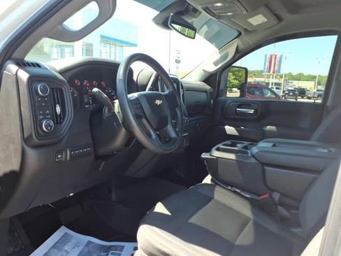 Used 2024 Chevrolet Silverado 2500 Custom w/ Custom Value Package image 6