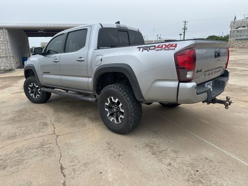 Used 2019 Toyota Tacoma TRD Off-Road w/ Technology Package AWD/4WD image 5