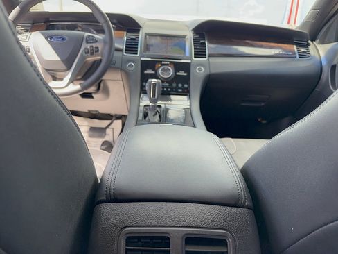 Used 2014 Ford Taurus Limited w/ Equipment Group 301A FWD image 31