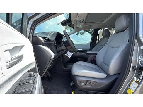 New 2026 Toyota Sienna XLE FWD image 15
