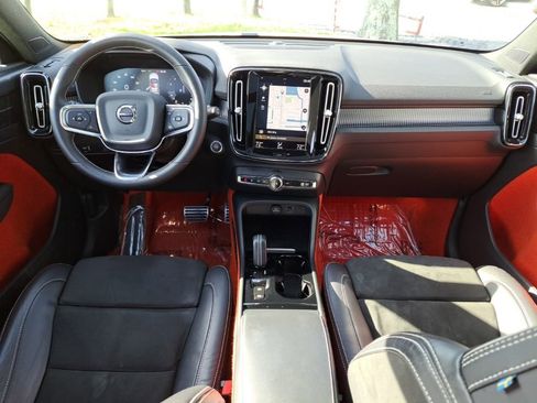 Used 2021 Volvo XC40 T4 R-Design w/ Protection Package Premier image 9