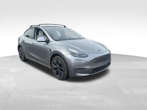 Used 2024 Tesla Model Y Long Range AWD/4WD image 11
