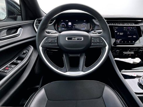 Used 2024 Jeep Grand Cherokee L Altitude image 11