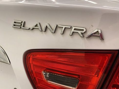 Used 2010 Hyundai Elantra GLS FWD image 36