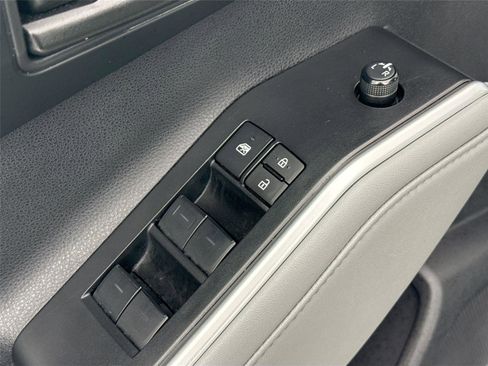 Certified 2023 Toyota Highlander L image 27