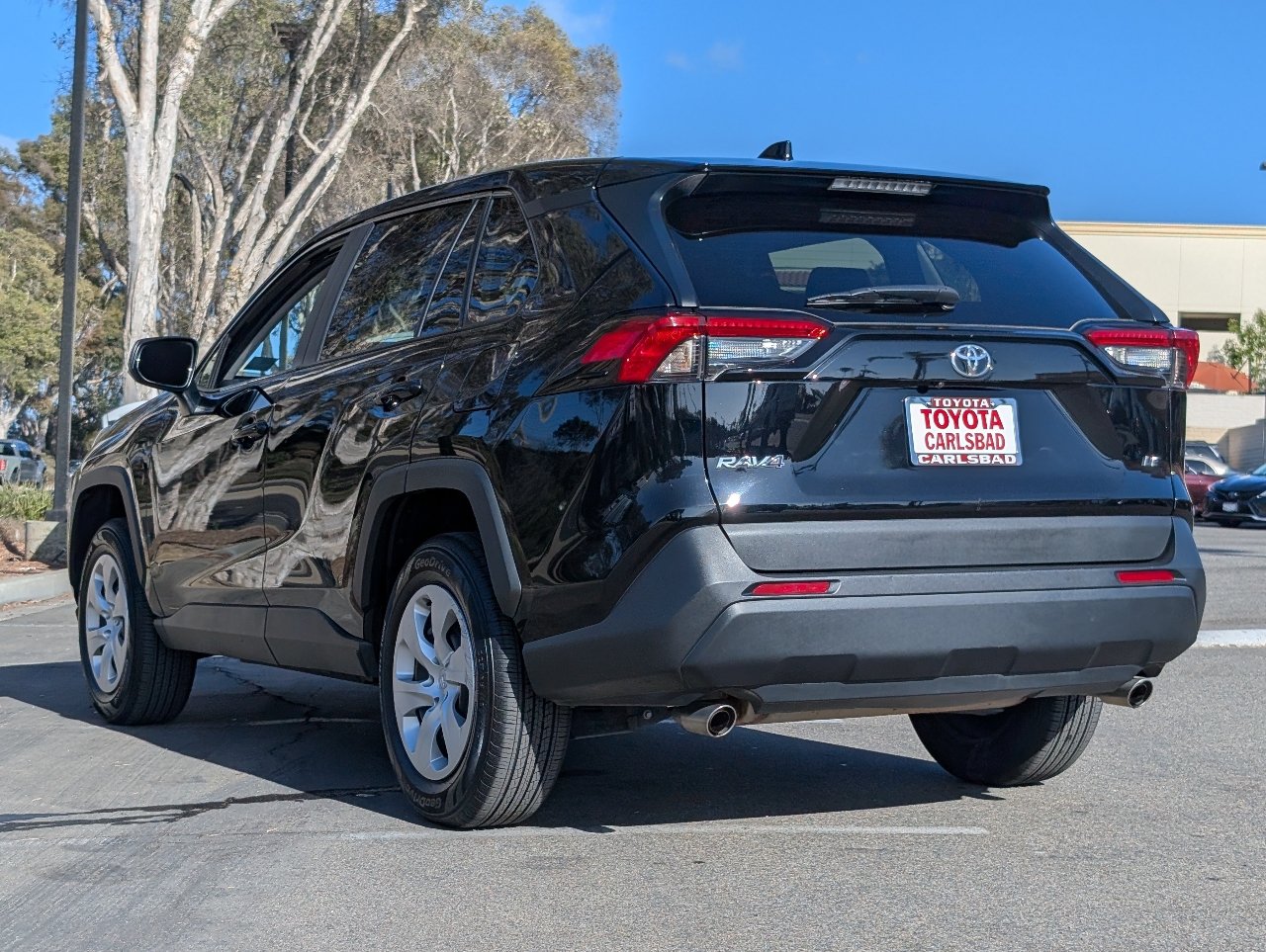 Used 2025 Toyota RAV4 LE FWD image 12