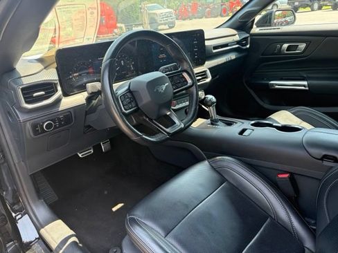 Used 2025 Ford Mustang Premium RWD image 10