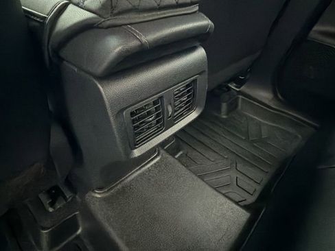 Used 2021 Toyota Venza XLE w/ Carpet Mat Package (TMS) image 17