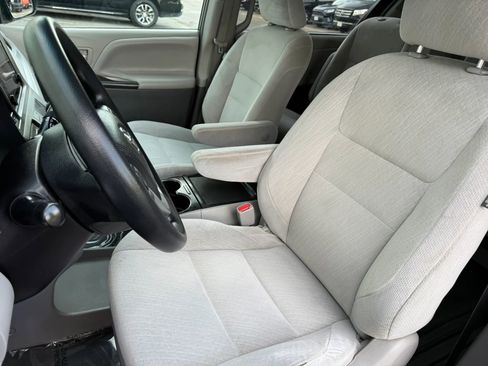 Used 2015 Toyota Sienna LE image 11