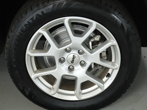 Certified 2023 Jeep Renegade Latitude AWD/4WD image 10