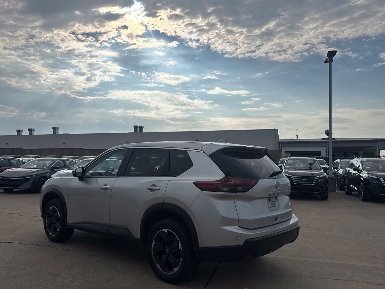 Certified 2025 Nissan Rogue SV FWD image 17