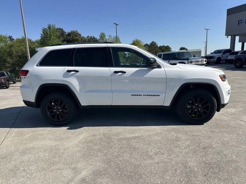 Used 2021 Jeep Grand Cherokee Laredo AWD/4WD image 8