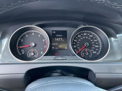 Used 2020 Volkswagen Golf 4-Door FWD image 24