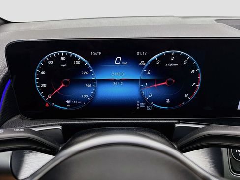 Used 2023 Mercedes-Benz GLB 250 image 33