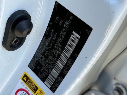 Used 2018 Toyota Highlander XLE image 35