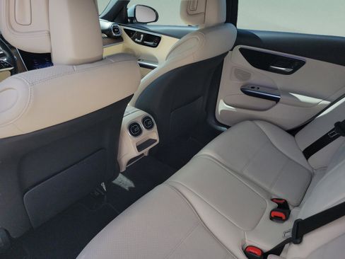 Used 2023 Mercedes-Benz C 300 Sedan image 9