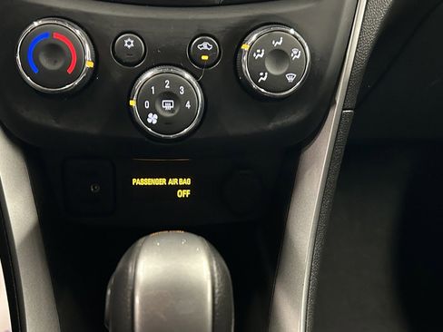 Used 2019 Chevrolet Trax LT w/ LT Convenience Package image 31