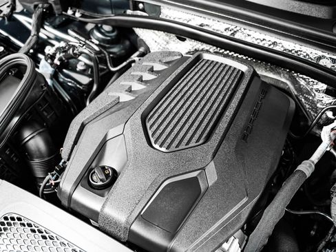 Certified 2026 Porsche Macan AWD/4WD image 13