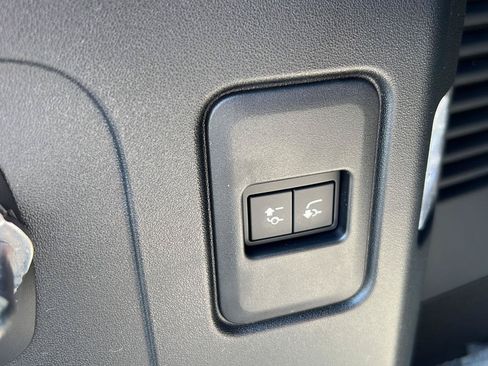 New 2026 Land Rover Defender 130 X-Dynamic SE AWD/4WD image 35