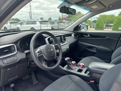 Used 2019 Kia Sorento L FWD image 17
