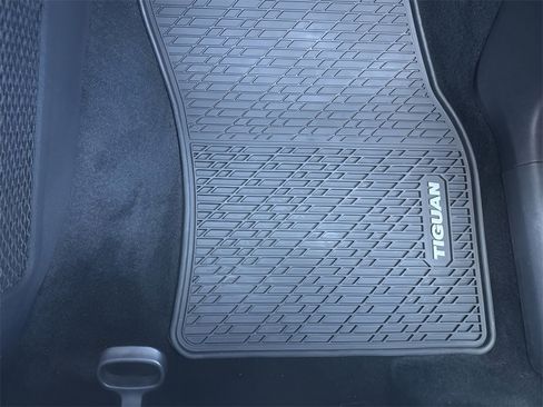 Used 2022 Volkswagen Tiguan SE image 26