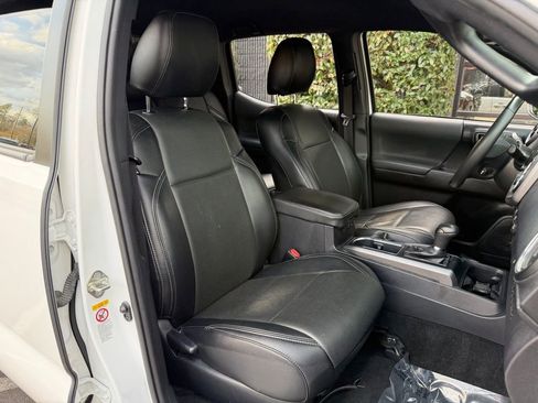 Used 2019 Toyota Tacoma TRD Off-Road image 33