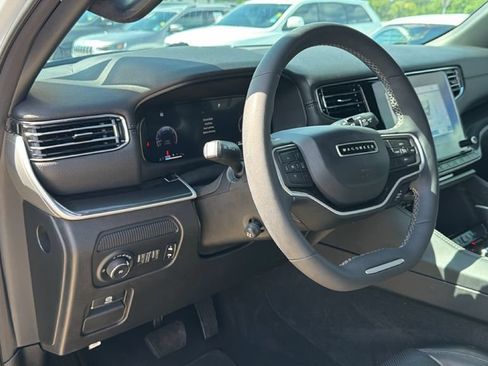 Used 2023 Jeep Wagoneer 4WD image 16