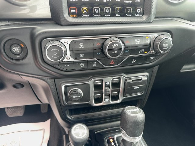 Used 2020 Jeep Wrangler Unlimited Sahara w/ Uconnect 4C Nav & Sound Group AWD/4WD image 21