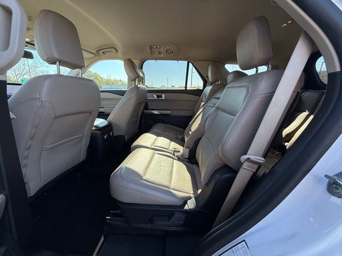 Certified 2023 Ford Explorer Limited image 11