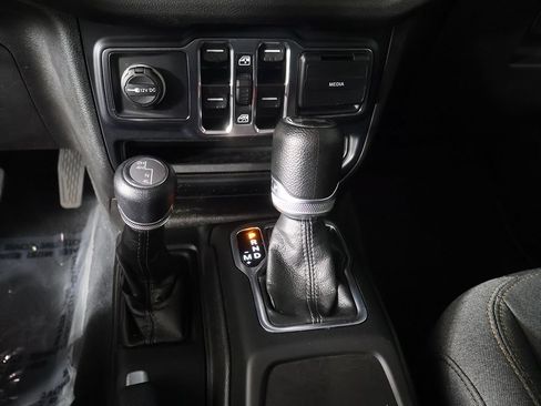 Used 2024 Jeep Wrangler Unlimited Sport AWD/4WD image 43