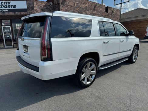 Used 2018 Cadillac Escalade ESV Luxury AWD/4WD image 17
