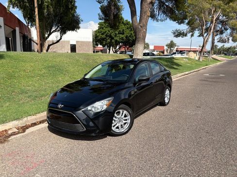 Used 2018 Toyota Yaris iA FWD image 1