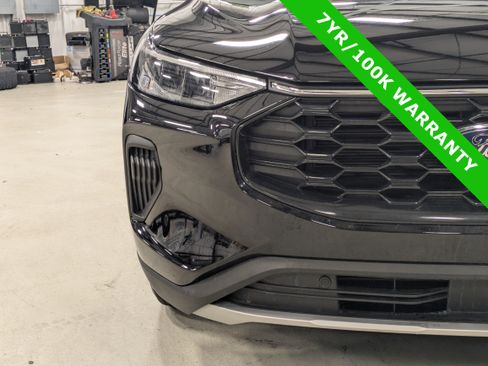 Certified 2025 Ford Escape ST-Line image 9