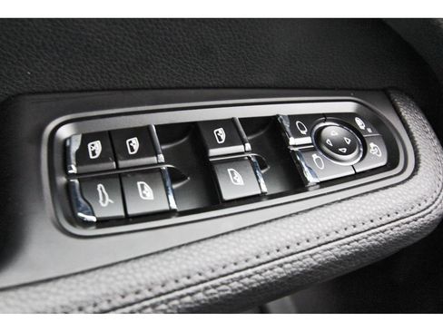 Used 2021 Porsche Macan S AWD/4WD image 23