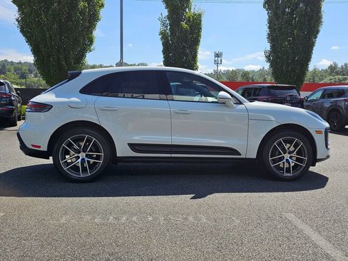 Used 2025 Porsche Macan AWD/4WD image 4