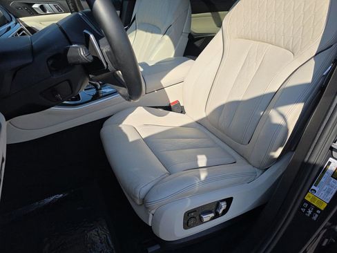 Used 2021 BMW X5 M50i image 22