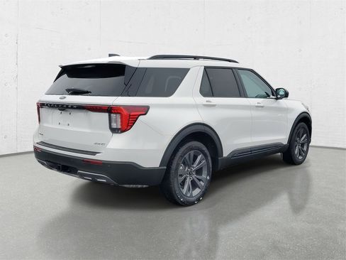 New 2026 Ford Explorer Active w/ Active Comfort Package image 7