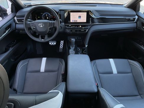 Used 2025 Toyota Camry SE image 19